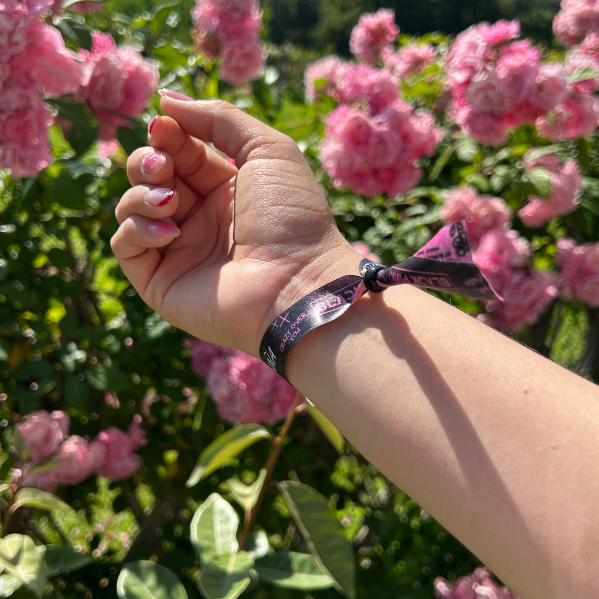 Pulseras hechas por fans de BP para la gira mundial 2025