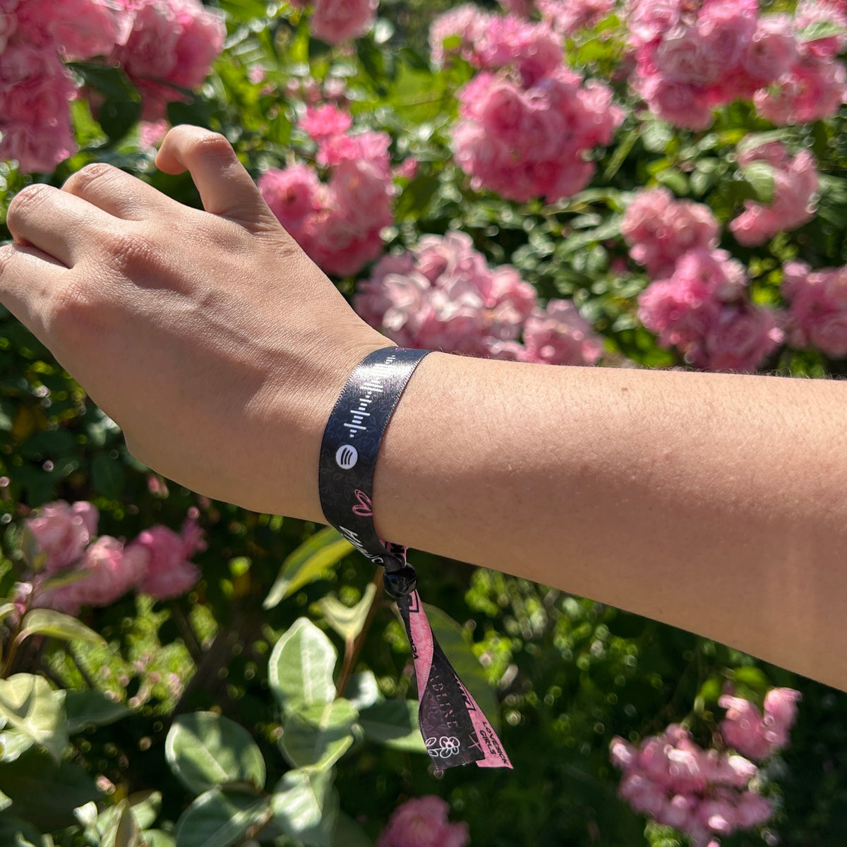 Pulseras hechas por fans de BP para la gira mundial 2025
